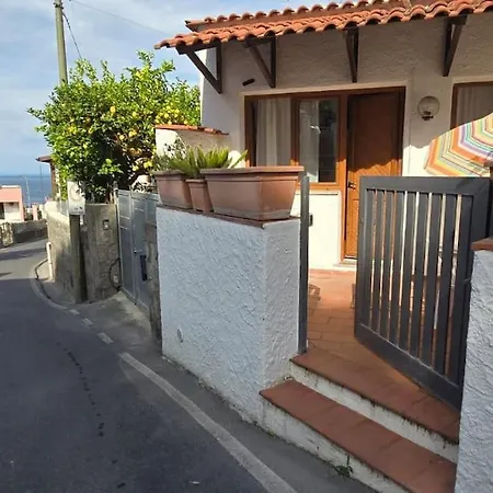 La Malti Accogliente Vicino Al Mare Ed Al Centro Di Lacco Ameno アパート